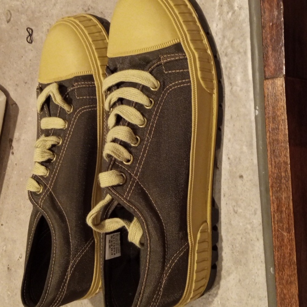 Liz Claiborne Women's Utility Sneaker Size 10